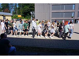 Vergrößert das Bild: "/realschule-wAssets/img/Abschied_ZehntklaesslerInnen_2026/DSC00578.JPG"