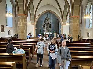 Vergrößert das Bild: "/realschule-wAssets/img/Kirchenraum-Celik-2026/IMG_5316.jpeg"