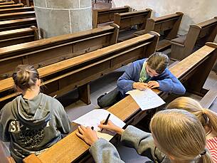 Vergrößert das Bild: "/realschule-wAssets/img/Kirchenraum-Celik-2026/IMG_5317.jpeg"