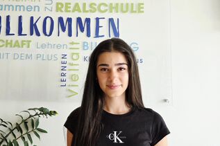 Aynour unterstützte tatkräftig die GrundschülerInnen der Kilian-Grundschule