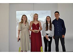 Vergrößert das Bild: "/realschule-wAssets/img/Zeugnisse-Klasse-10-2026/_DSC9540.jpeg"