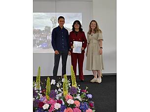 Vergrößert das Bild: "/realschule-wAssets/img/Zeugnisse-Klasse-10-2026/_DSC9543.jpeg"