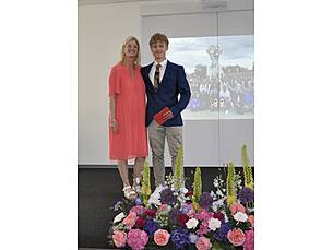 Vergrößert das Bild: "/realschule-wAssets/img/Zeugnisse-Klasse-10-2026/_DSC9551.jpeg"