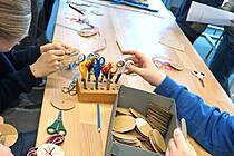 Vergrößert das Bild: "/realschule-wAssets/img/aktuelles/Grundschulinformationstag-2025/10_Textil_Koensgen.JPG"