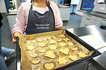 Vergrößert das Bild: "/realschule-wAssets/img/aktuelles/Grundschulinformationstag-2025/12_Kueche_Koensgen.JPG"