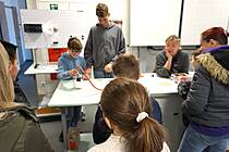 Vergrößert das Bild: "/realschule-wAssets/img/aktuelles/Grundschulinformationstag-2025/7_Physik_Koensgen.JPG"