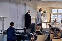 Vergrößert das Bild: "/realschule-wAssets/img/aktuelles/3_1_Schultag_Koensgen.jpg"