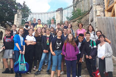 Die Schülerinnen und Schüler beim Austausch mit dem College Suzanne Bouteloup