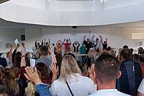 Vergrößert das Bild: "/realschule-wAssets/img/aktuelles/5_1_Schultag_Koensgen.jpg"