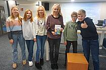 Vergrößert das Bild: "/realschule-wAssets/img/1_Autorinnenlesung_Koensgen.JPG"